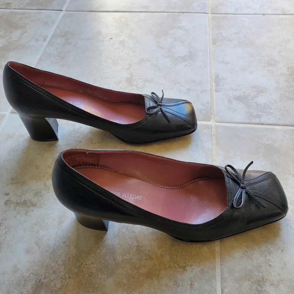 Etienne Aigner Black Leather Square-Toe Bow Pumps